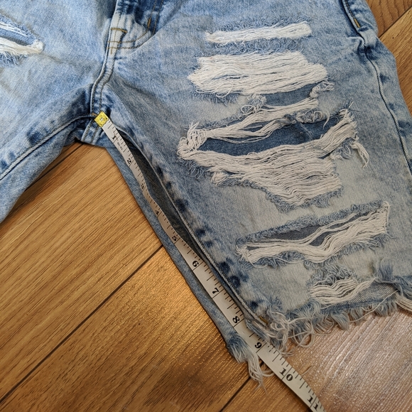 American Eagle distressed jean shorts - Picture 8 of 8